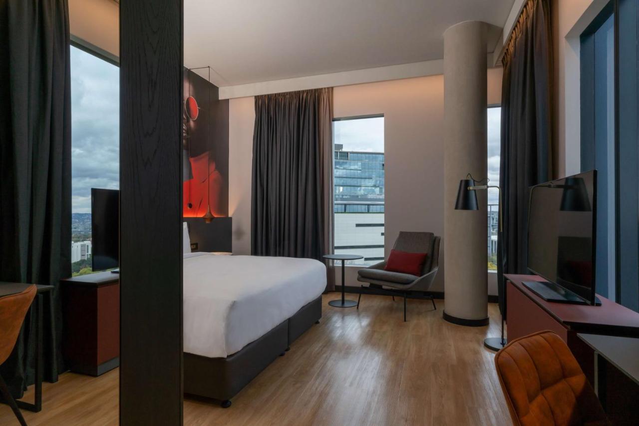 Radisson Red Hotel Johannesburg Rosebank Extérieur photo