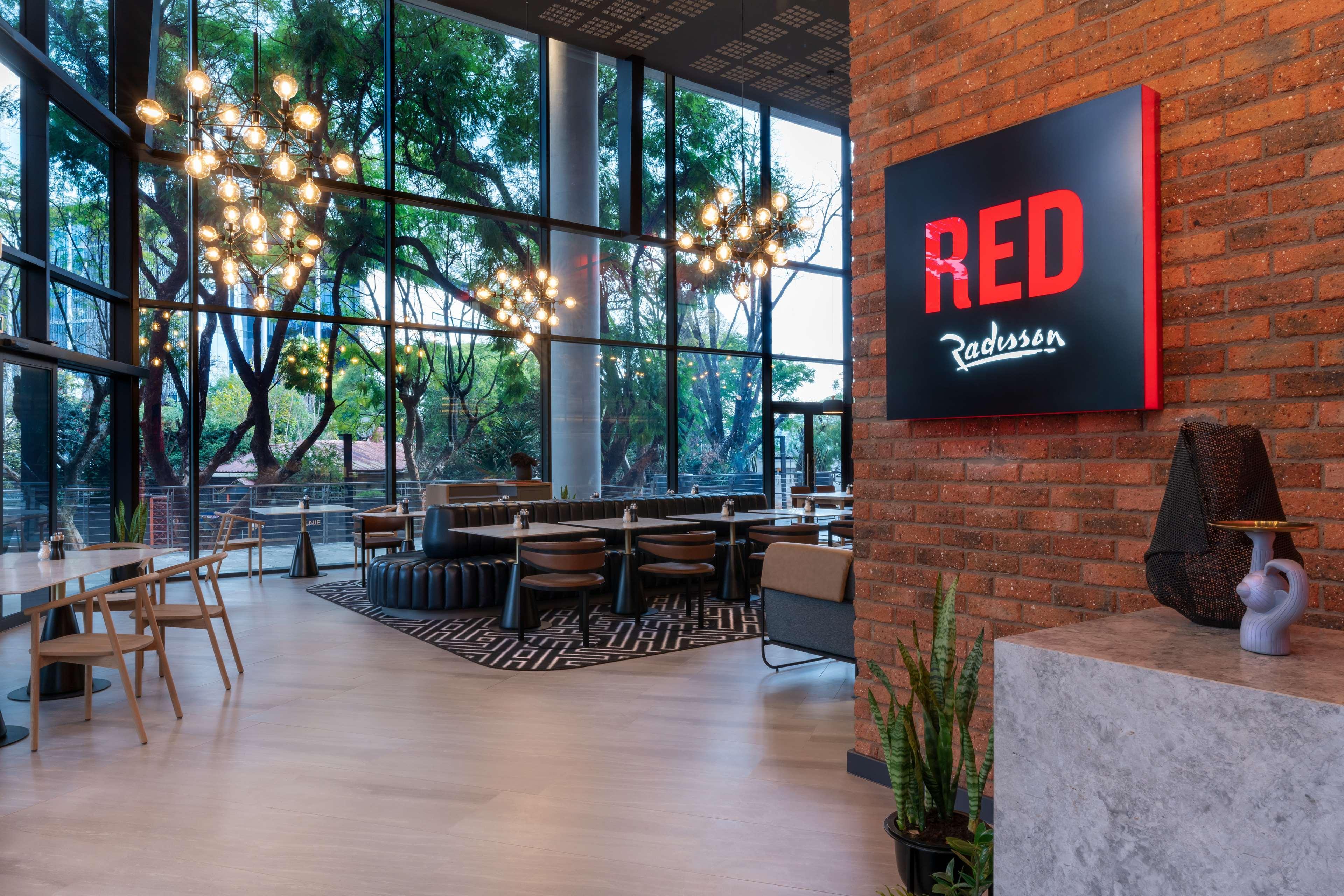 Radisson Red Hotel Johannesburg Rosebank Extérieur photo