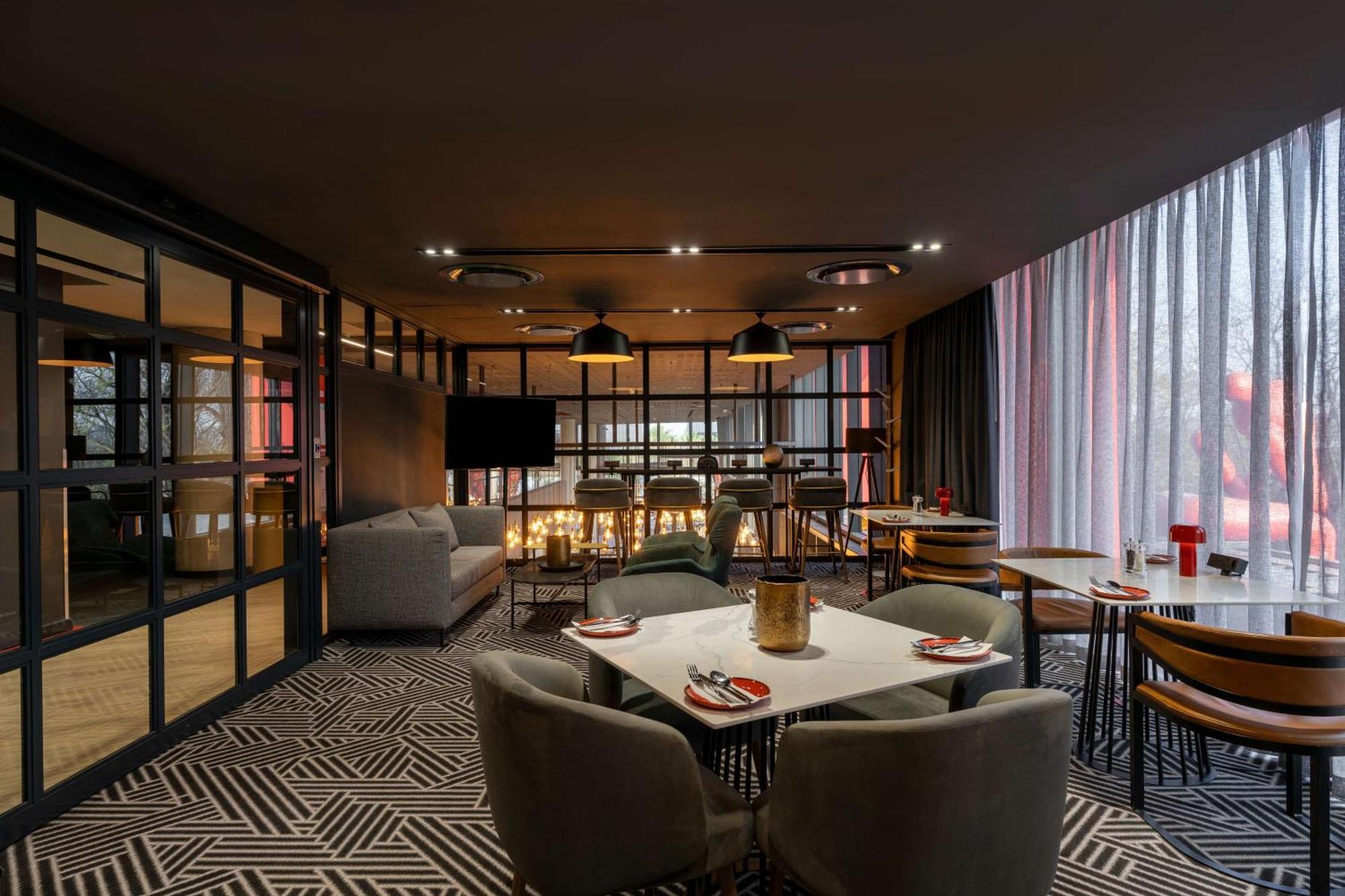 Radisson Red Hotel Johannesburg Rosebank Extérieur photo