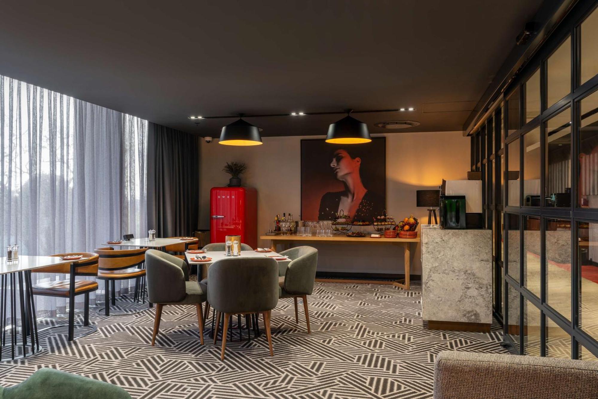 Radisson Red Hotel Johannesburg Rosebank Extérieur photo