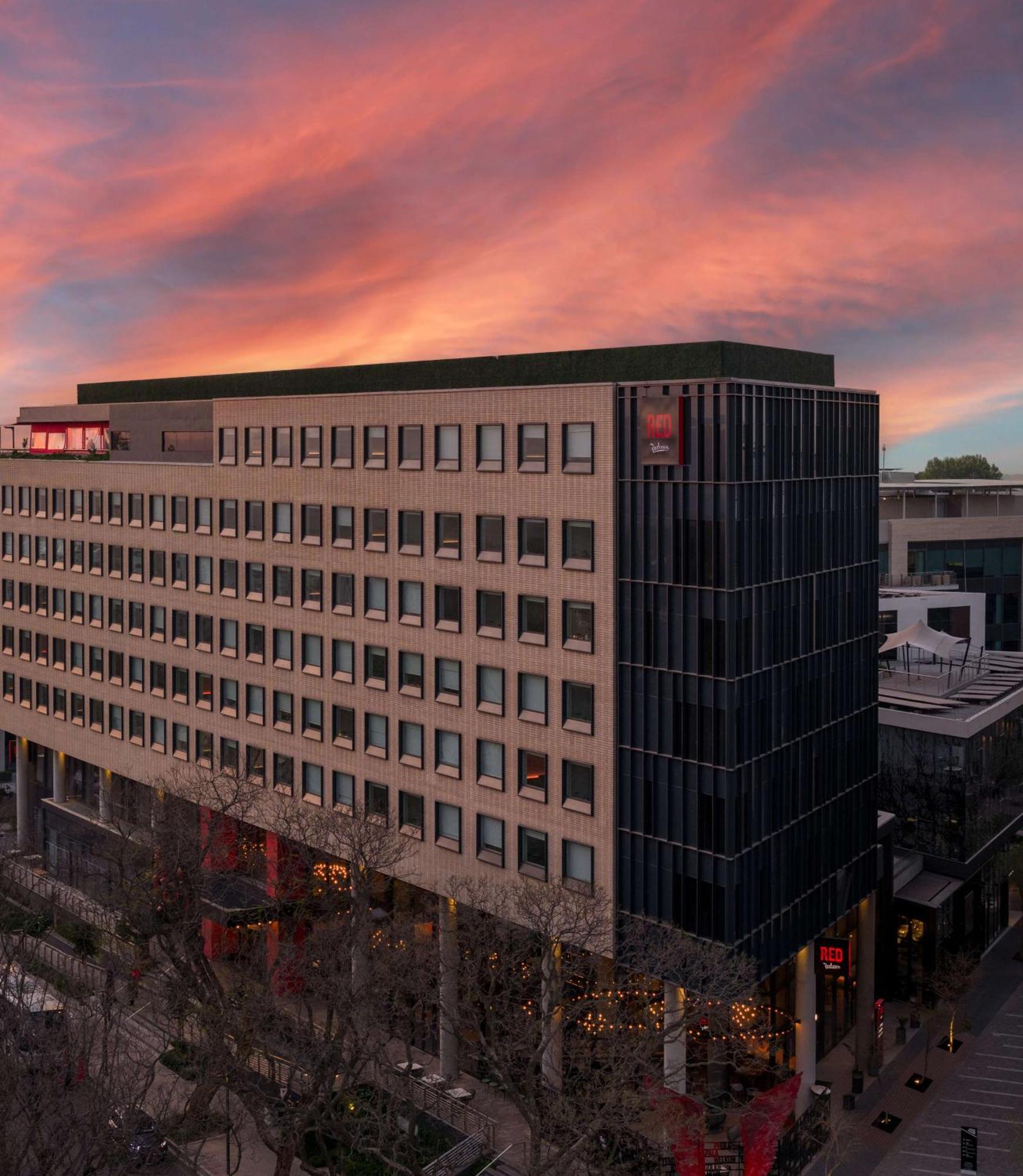 Radisson Red Hotel Johannesburg Rosebank Extérieur photo